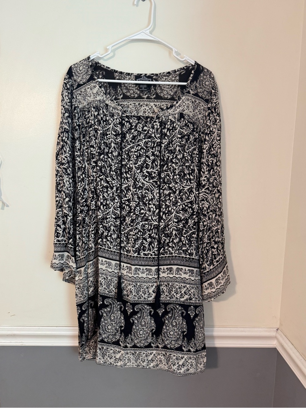 Angie Black & White Floral Boho Tunic Dress size Small
